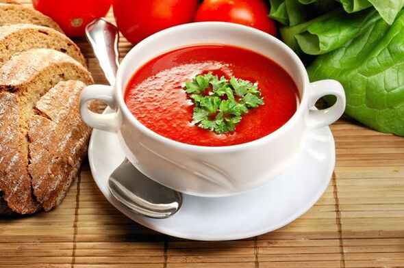 يمكن تنويع قائمة النظام الغذائي مع حساء الطماطم